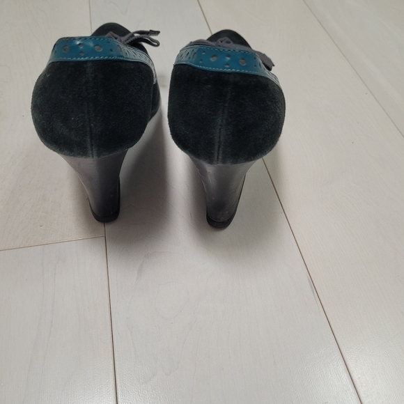 Kenneth Cole Reaction Suede Wedges Size 7 - Picture 5 of 5